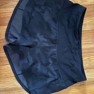 Lululemon - High Rise Speed Up Shorts - Black Camo